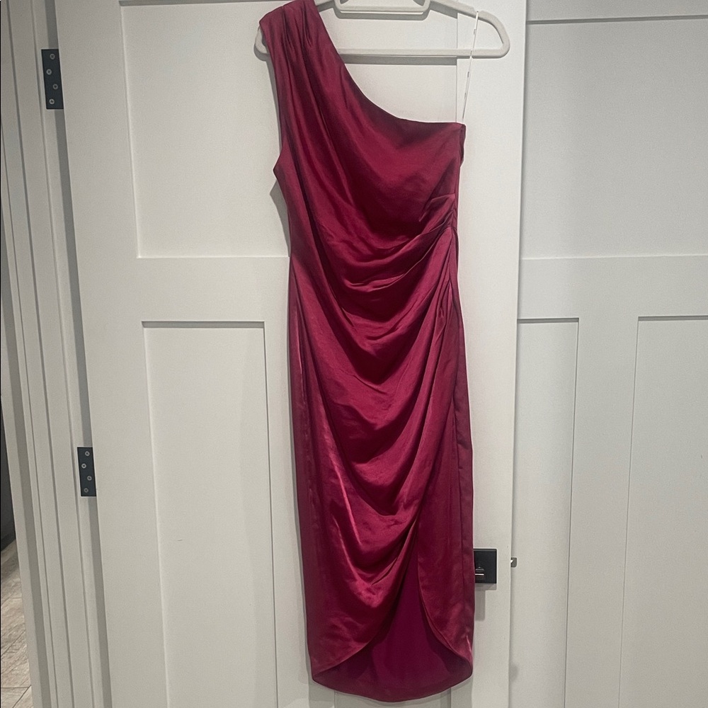 Elliatt One-Shoulder Fuchsia Dress